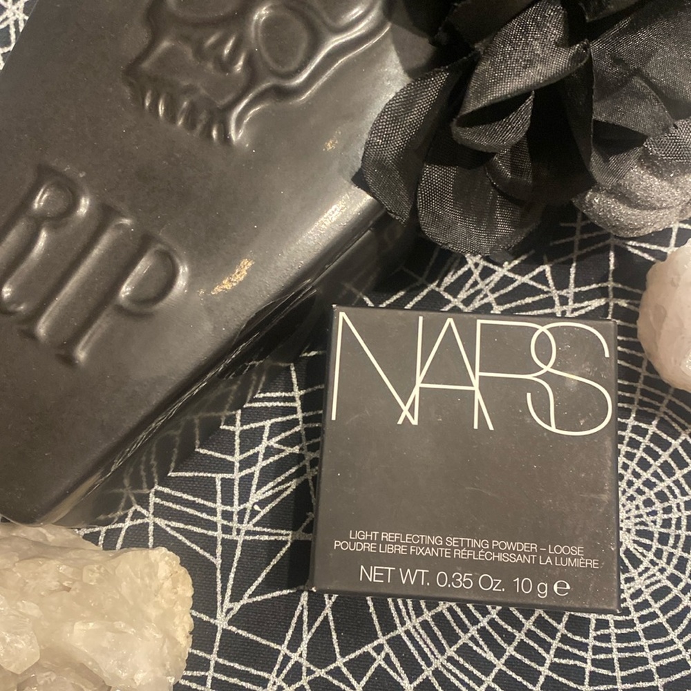 NARS
Light Reflecting Loose Setting Powder